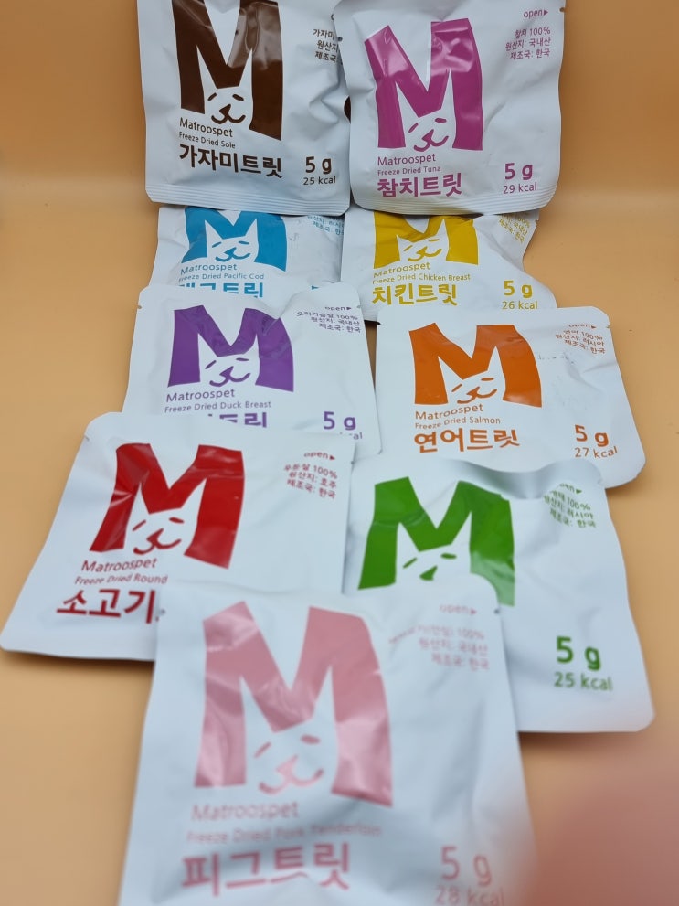  내돈내산 : 마도로스펫 동결건조 간식 feat. 고양이 계란판 먹이퍼즐, 고양이 Catit 먹이퍼즐