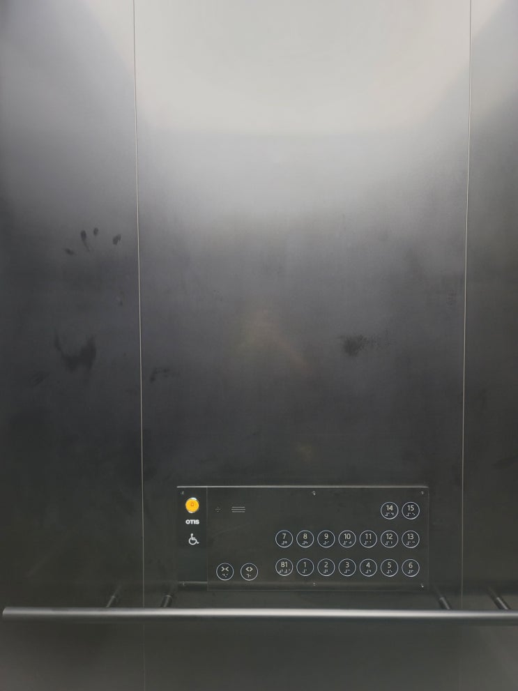 엘리베이터(승강기) 얼룩  청소 및 기스제거  관리방법