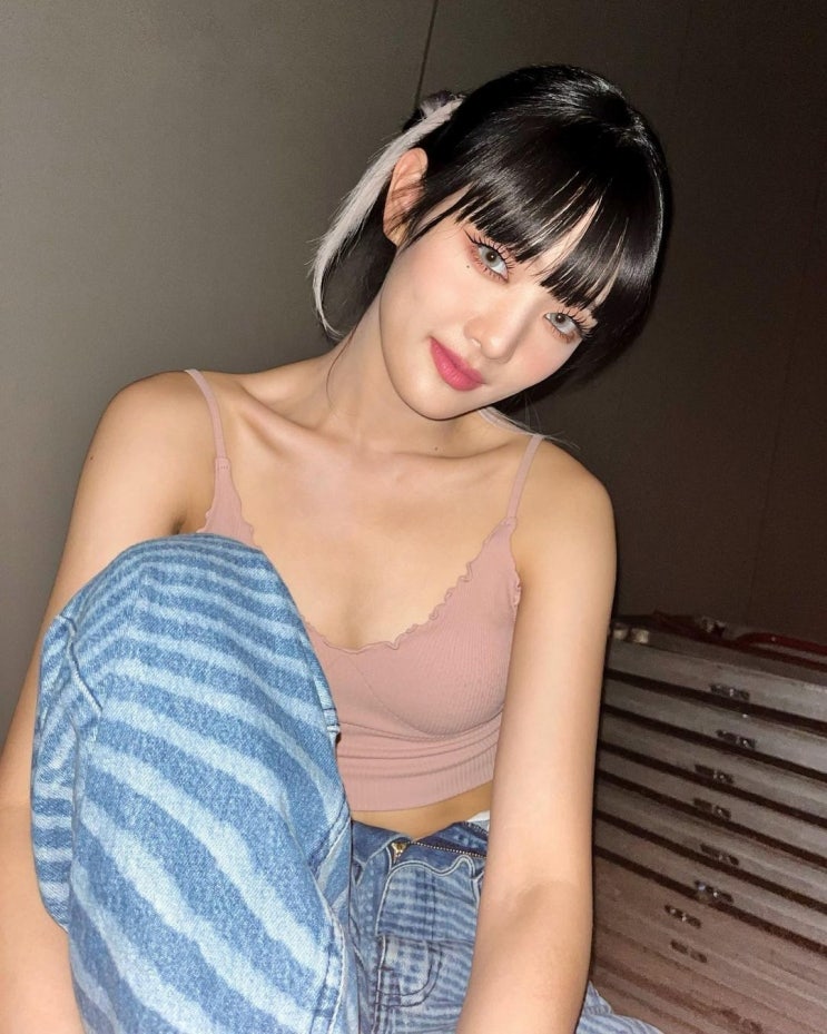 그룹 여자아이들 멤버 민니, 나시티만 입었을 뿐인데 팔색조 매력...과감하게 드러낸 반전 몸매 그룹 여자아이들 멤버 민니, 나시티만 입었을 뿐인데 팔색조 매력...과감하게 드러낸 반전 몸매