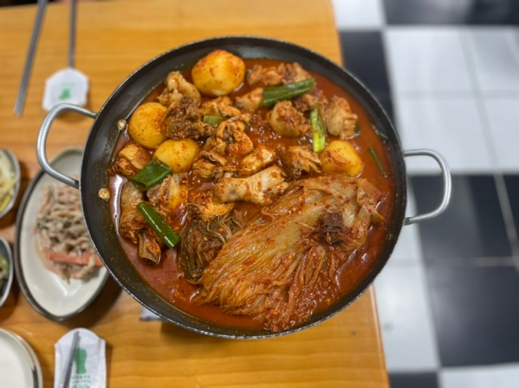  부천 중동역 묵은지 닭볶음탕 맛집 : 로기네 촌닭