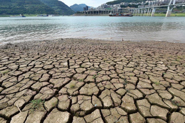 中 폭염·가뭄에 공장 멈췄다…물·전력 부족에 경제 비상