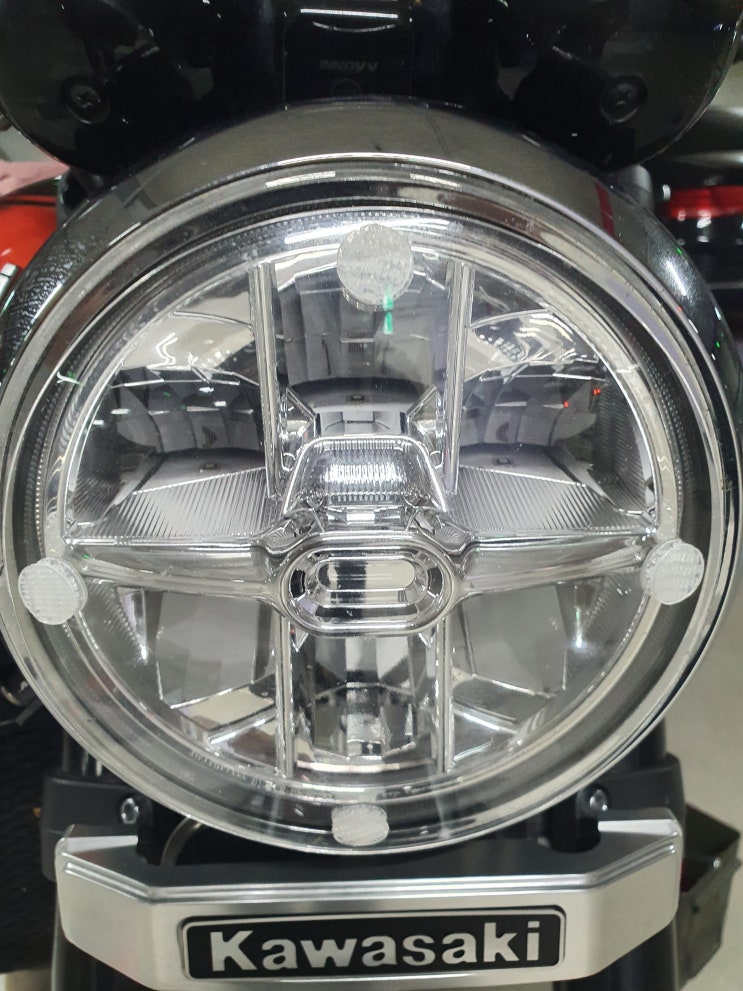  Z900RS 2019 - 라이트 보호커버 장착