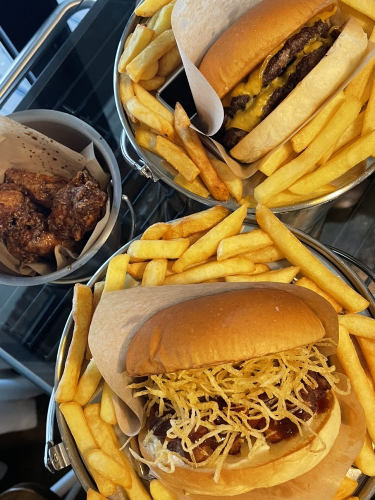 홍대 상수: 미국식 수제버거 상수맛집 - 버킷버거앤펍