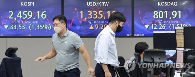 '폭주' 환율, 1,330원 이어 1,340원까지 돌파…13년 4개월만(종합) '폭주' 환율, 1,330원 이어 1,340원까지 돌파…13년 4개월만(종합)