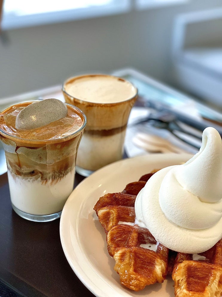  성수 카페 : 크로플 흑임자 크림라떼 맛집 베티버 추천