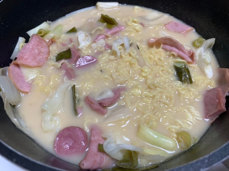 gs슈퍼마켓 심플리쿡 백부대찌개 밀키트 맛 후기! 하얀국물이라 궁금했는데 맵지 않아서 아이와 먹기도 괜찮네요! gs슈퍼마켓 심플리쿡 백부대찌개 밀키트 맛 후기! 하얀국물이라 궁금했는데 맵지 않아서 아이와 먹기도 괜찮네요!