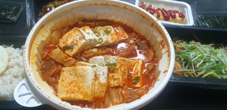 '고기반 김치반 반반김치찜 용원점' 고기도 많고 괜찮네요~ 배달의민족