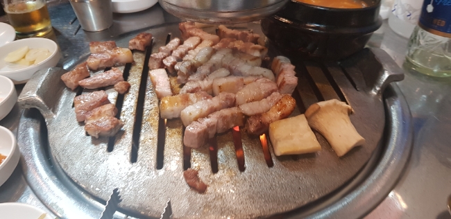 안양 박달동 맛집 비결 사장님이 구워주는 삼겹살 연탄구이
