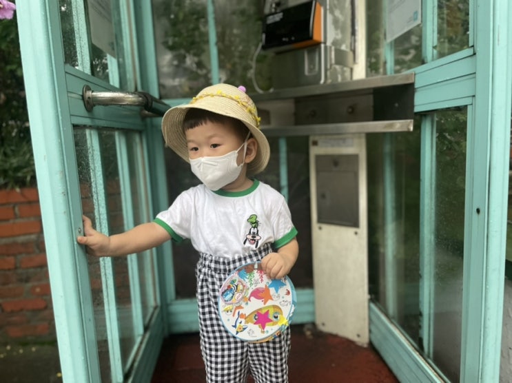  형이 만든 모자쓰고!