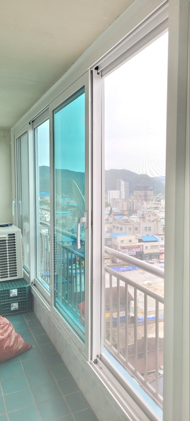  고령군샷시시공비용 대가야읍 쾌빈리 433 동화궁전맨션 101동 110*호, 합리적인 견적으로 집가치를 높여 보세요