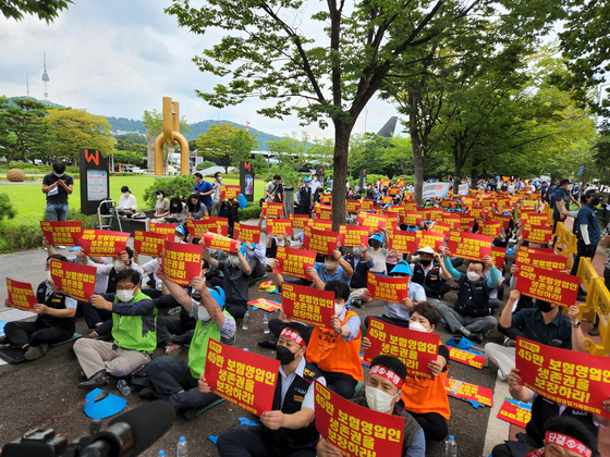 ‘대통령 상소문’ 올린 보험대리점업계, 결국 빅테크와 ‘밥그릇 싸움’ ‘대통령 상소문’ 올린 보험대리점업계, 결국 빅테크와 ‘밥그릇 싸움’