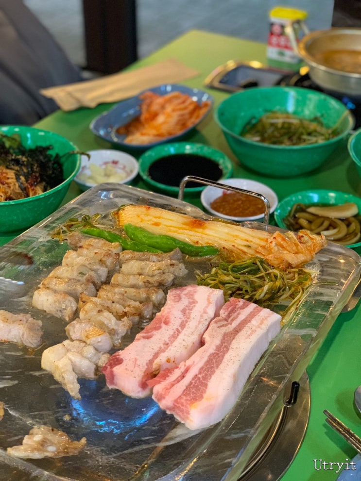  추억을 소환하는 숙성삼겹살 전문점 대구 반야월 맛집 골목돼장
