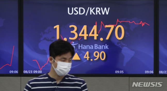"문제는 유럽이야" 경제학자의 경고...환율 1400원 카운트다운 "문제는 유럽이야" 경제학자의 경고...환율 1400원 카운트다운