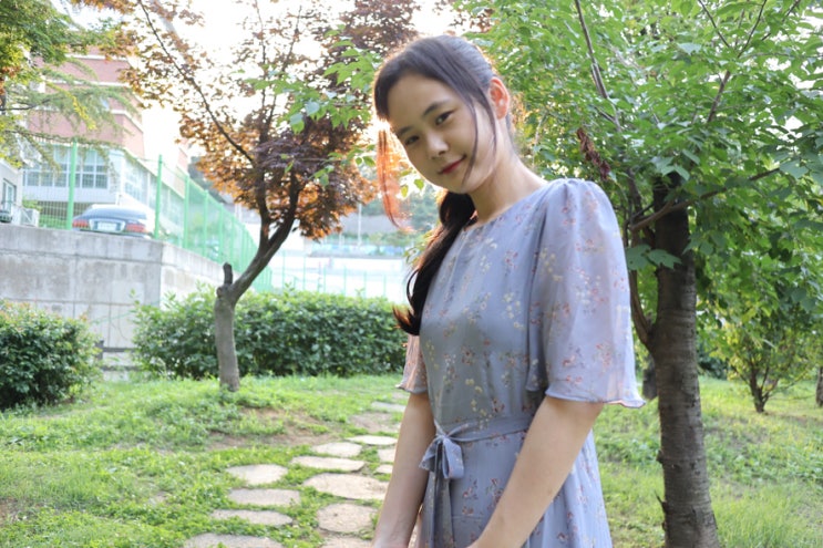  가볍게 입기 좋은 여름 원피스 플라워패턴으로 여성스러워요