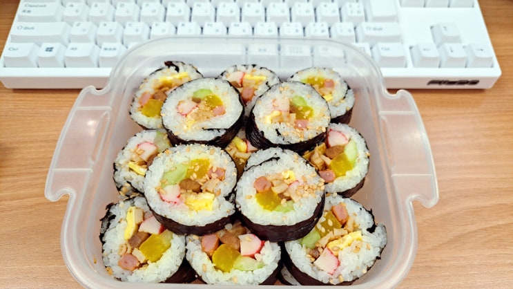 오늘 시청앞 사라리만의 런치는, 와이푸가 만들어준 김밥 도시락(愛情弁当) 오늘 시청앞 사라리만의 런치는, 와이푸가 만들어준 김밥 도시락(愛情弁当)