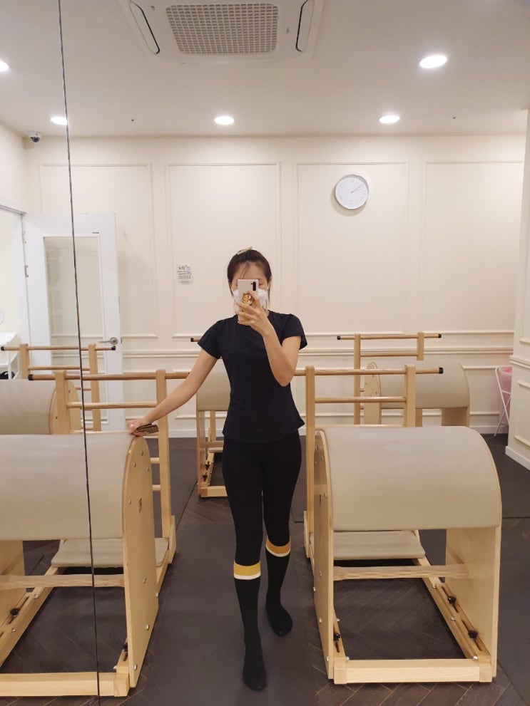  필라테스 양말 추천 ! 오무나 니삭스 더블라인 카멜 착용후기 :D