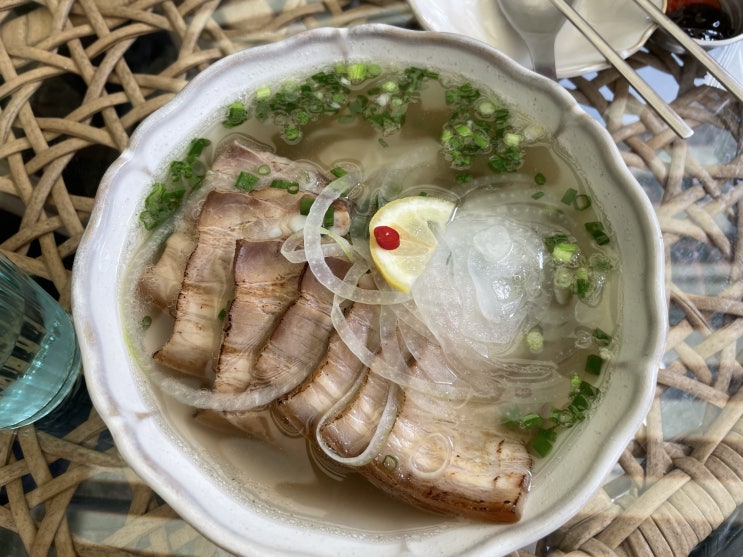 [내돈내산] 서초, 예술의 전당 근처 분위기 좋은 쌀국수 맛집 : 몬안베띠 후기(1인석, 야외석, 실내)