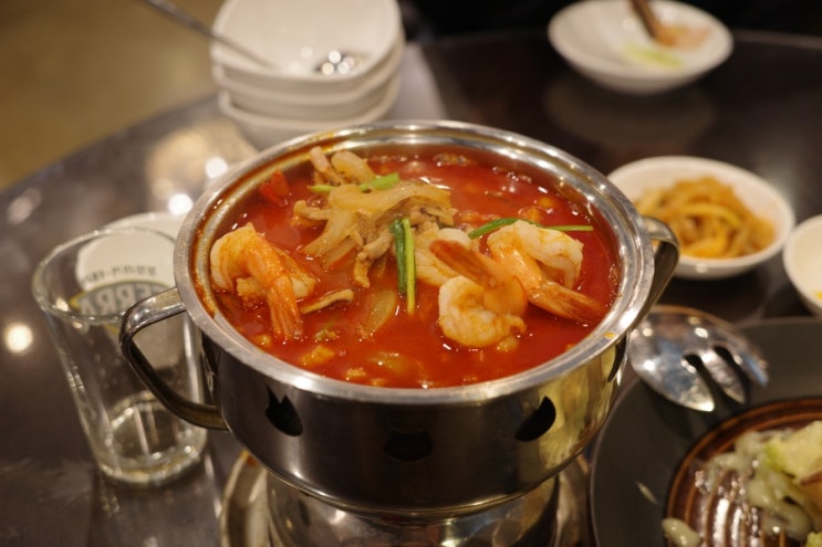  홍대 중국집은 역시 짬뽕 맛집인 이곳 : 송탄영빈루 홍대점