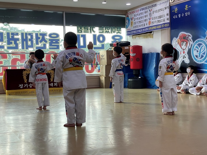 6세 딸 태권도 공개승급심사 노란띠, 주황띠로 승급