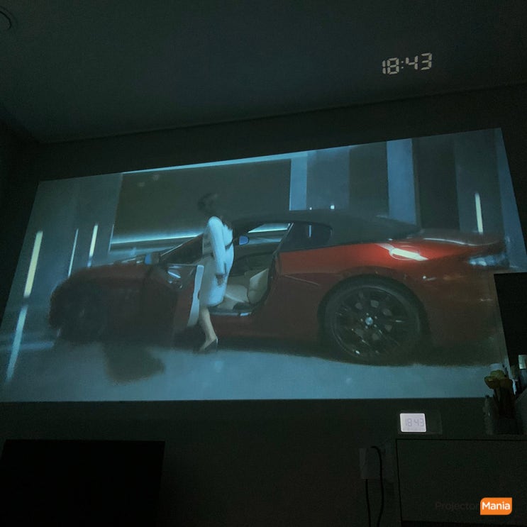  휴대용 미니빔 더욱 작은 크기에 뛰어난 화질의 PJM200