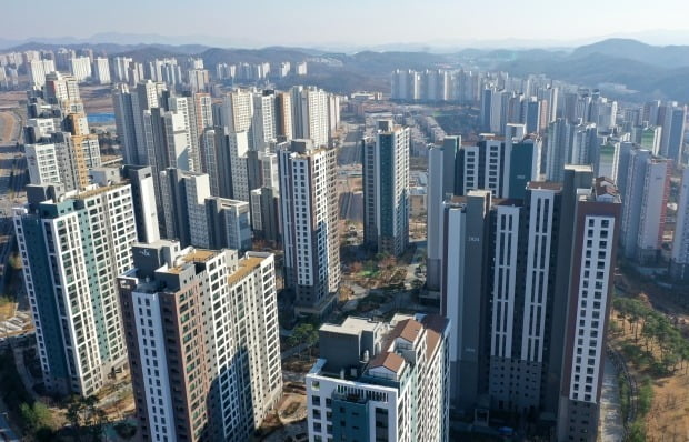 GTX 호재로 뛴 동탄 아파트, 1년 새 4억 빠졌다…'비명' GTX 호재로 뛴 동탄 아파트, 1년 새 4억 빠졌다…'비명'
