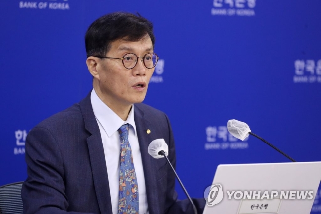 이창용 "당분간 0.25%p 인상 기조…현재로선 빅스텝 고려 안 해" 이창용 "당분간 0.25%p 인상 기조…현재로선 빅스텝 고려 안 해"
