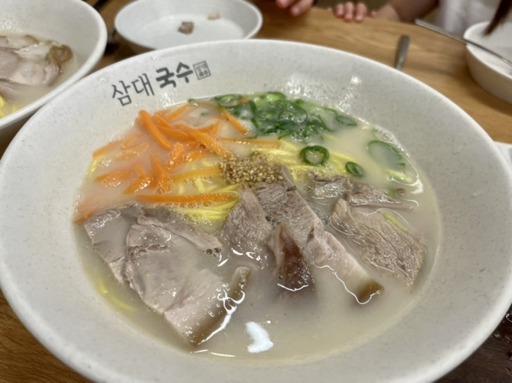 영종도 국물이 찐하고 깊은 제주 고기국수집 "삼대국수회관"