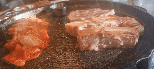 김치 삼겹살 마곡나루 맛집 / 돼슐랭 강서 마곡나루점 삼겹살 _ 마곡나루역 서울식물원 근처 맛있는 고기 맛집 돼슐랭 캠핑장 느낌 분위기좋은 서울 2호선 지하철근처 핫플