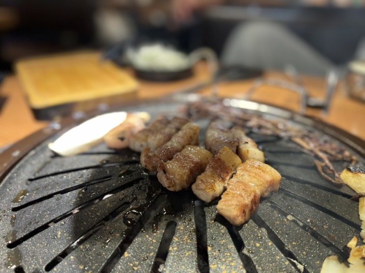 풍무동 삼겹살맛집 대형놀이방이 있는 구이가 풍무점에서 삼겹살과 프라이 김치찌개 즐겨요