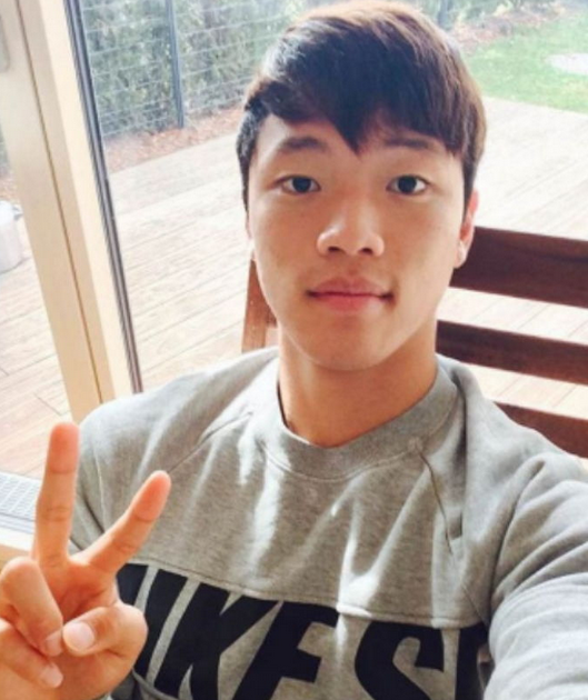 황희찬 부모 연봉 프로필 가족 관계 황희찬 부모 연봉 프로필 가족 관계