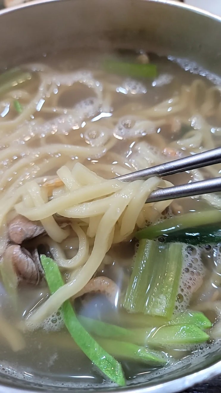  안산 숨은 맛집 초지동 이마트 안산 고잔점 앞 사랑담은 냉면 칼국수 , 만두 후기