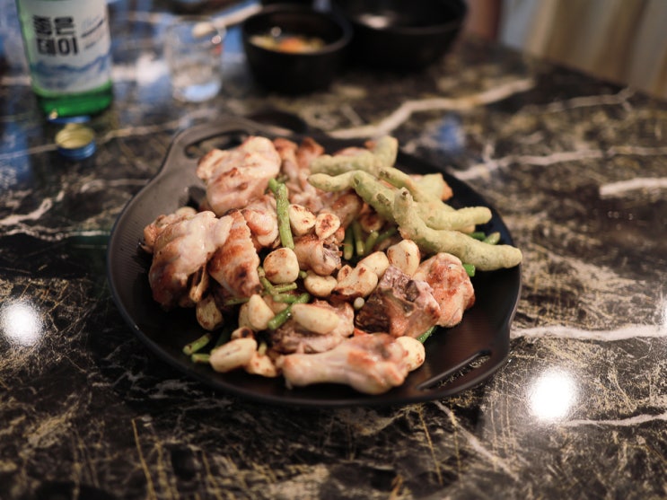  풍부한 육즙에 반했다! 부산 연산동 기영이 숯불 두마리 치킨