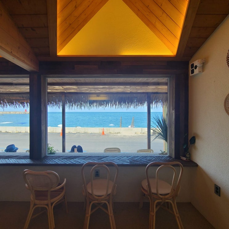 고성 카페 추천, 바다 뷰 카페 '노메드 (NOMAD)', 바다가 보이는 휴양지 느낌의 카페, 주차정보