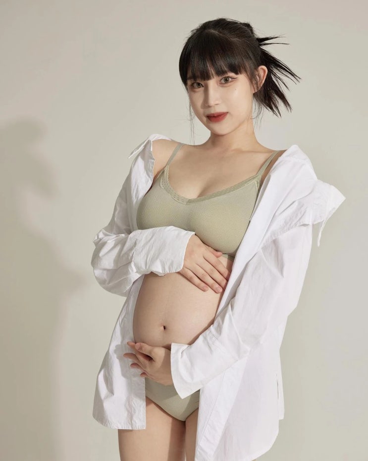 11월 딸 출산 앞둔 유튜버 산범, 속옷만 입고 만삭 화보 촬영 아름다운 D라인 "자연분만 예정" 11월 딸 출산 앞둔 유튜버 산범, 속옷만 입고 만삭 화보 촬영 아름다운 D라인 "자연분만 예정"