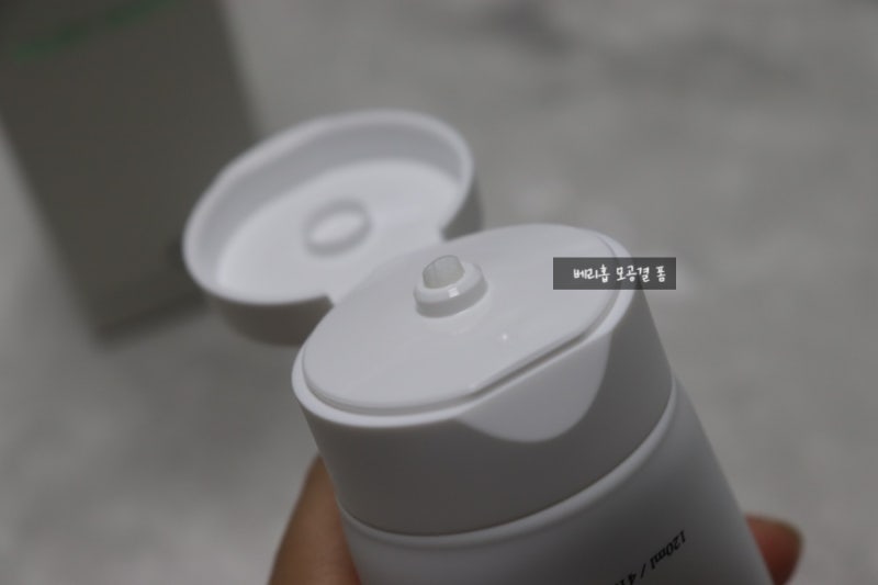저자극클렌징폼으로 베리홉 모공결 폼 카밍 그린캡슐이 톡톡 !