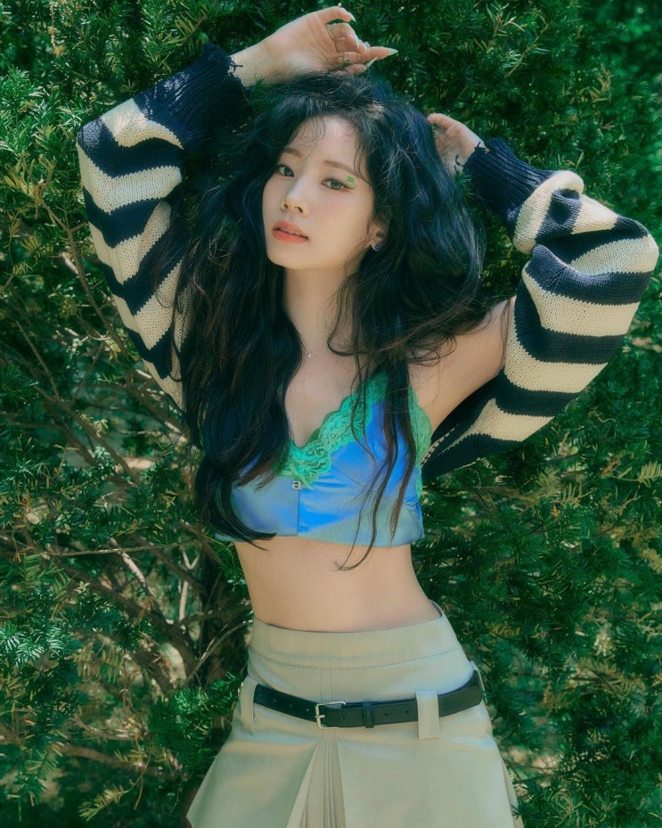 트와이스 다현, 아이돌은 진짜 다르구나 브라톱에 초미니라니...믿기 힘든 한줌 개미허리 보여줘 트와이스 다현, 아이돌은 진짜 다르구나 브라톱에 초미니라니...믿기 힘든 한줌 개미허리 보여줘