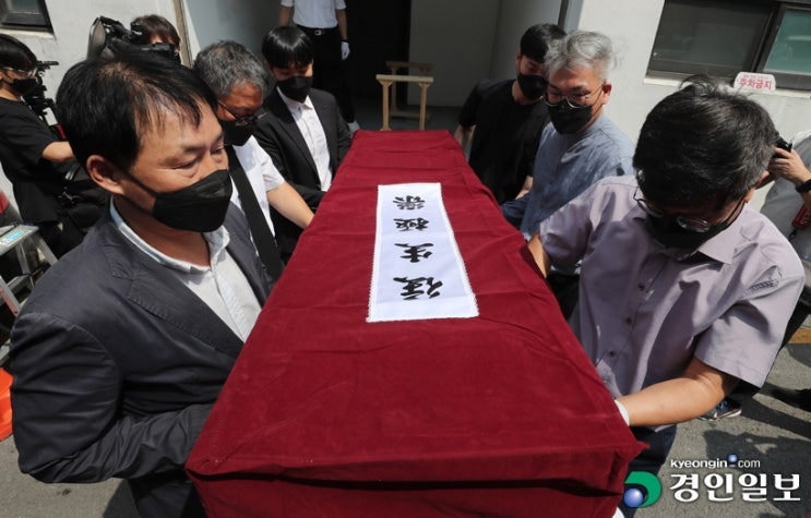 수원 세 모녀 '빚 독촉' 두려워 '복지 사각지대'에 남았다 수원 세 모녀 '빚 독촉' 두려워 '복지 사각지대'에 남았다