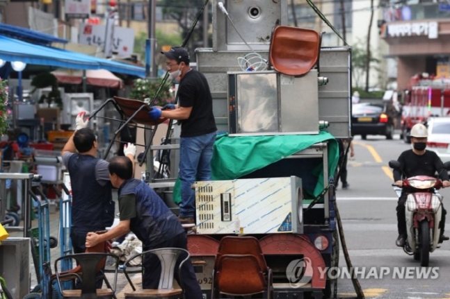 "눈물난다 더는 못버텨"…이자폭탄 불경기에 장사 접는 자영업자