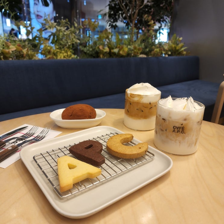  [동탄 롯백 카페] CAFE A.P.C.라 쓰고 카페 아페쎄라 읽는 크림라떼 맛집 'VAFE A.P.C.' 롯데백화점 동탄점 후기