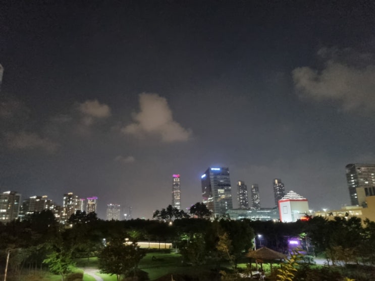  송도 글로벌파크베르디움(호반 2차)한마음 축제, 부동산 가격 하락과 반등, 송도 가을 밤
