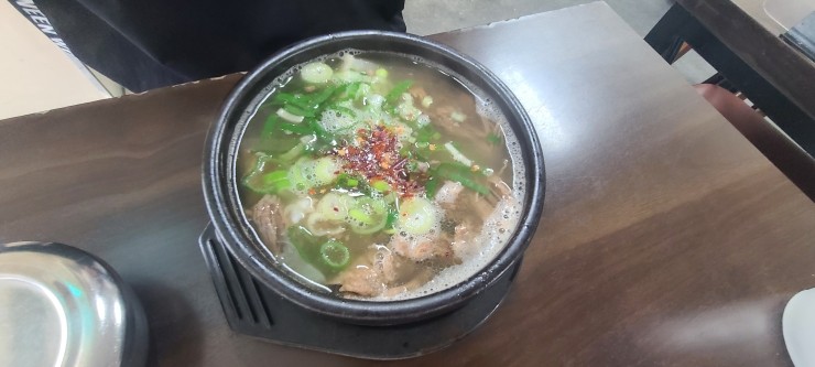  대전시 봉명동에서 줄서서 먹는 국밥 원조 맛집인 [태평소국밥] 입니다.