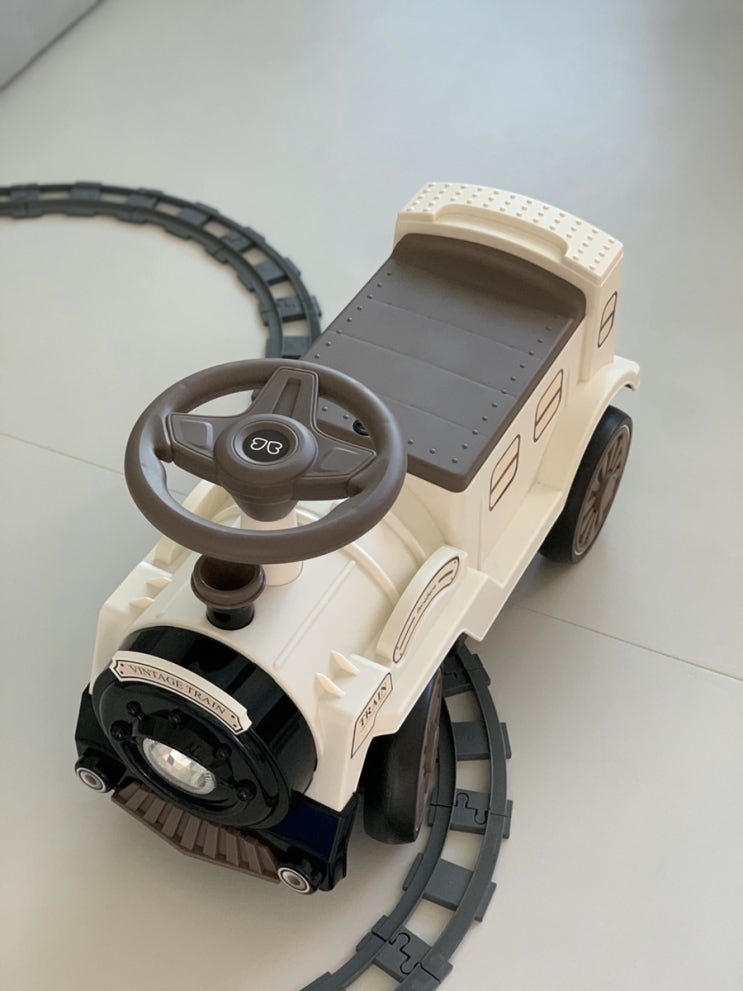  실내 무소음 아기 붕붕카로 선택한 베네베네 클래식 기차 선물로도 좋아요