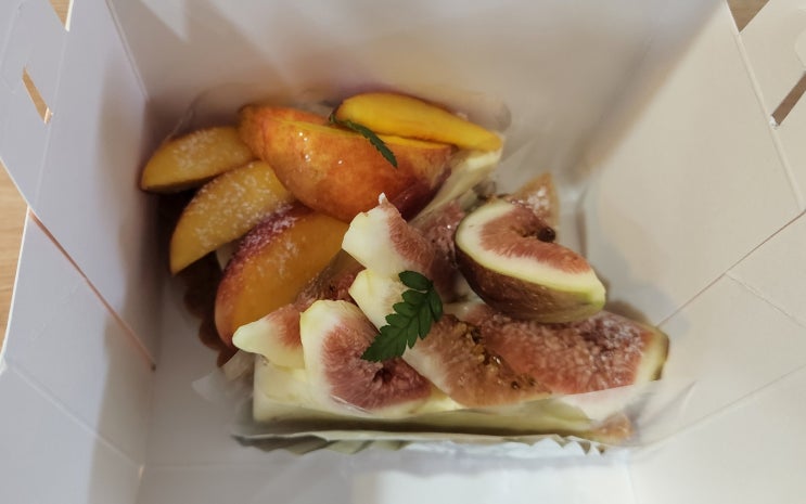  산본역 카페 : 디저트 맛집 르헤브 01