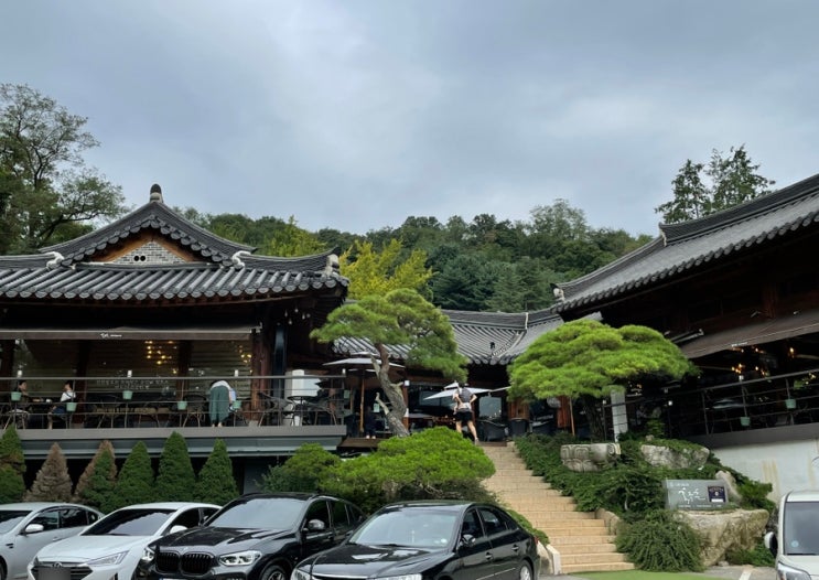 홍종흔 베이커리 군포 (멋드러진 정원, 나머지는 글쎄)