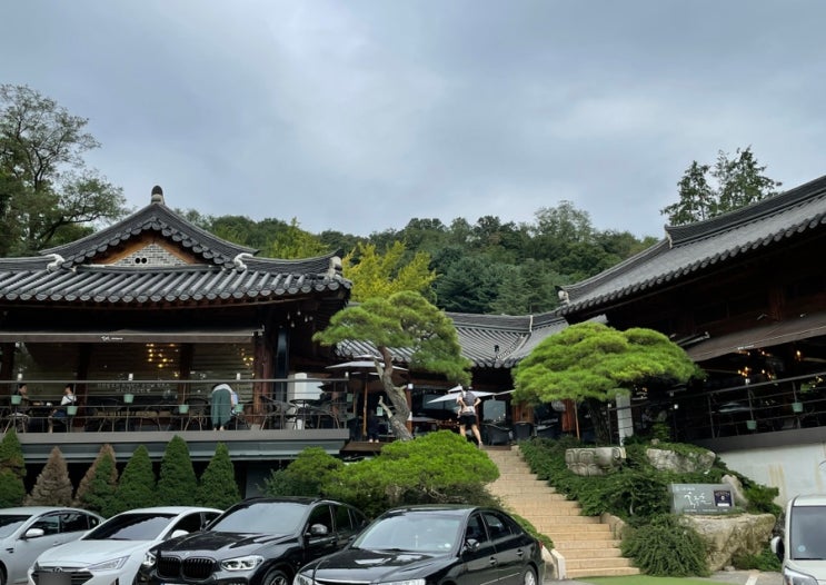 홍종흔 베이커리 군포 (멋드러진 정원, 나머지는 글쎄)