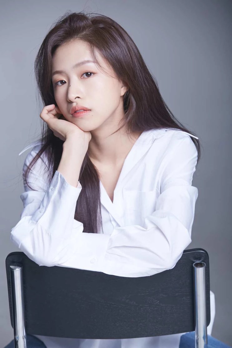 에이프릴 출신 김채원, 29일 첫 솔로 앨범 발매...왕따 논란으로 1월 팀 해체 후 홀로서기 나서 에이프릴 출신 김채원, 29일 첫 솔로 앨범 발매...왕따 논란으로 1월 팀 해체 후 홀로서기 나서