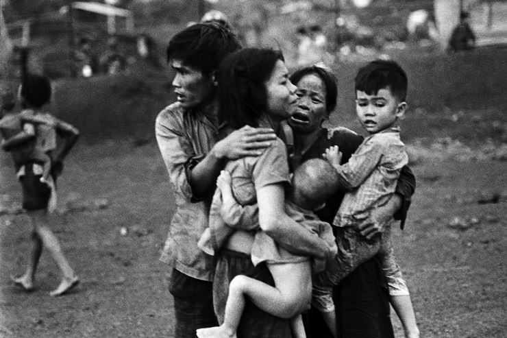  베트남 전쟁을 직시해야한다.