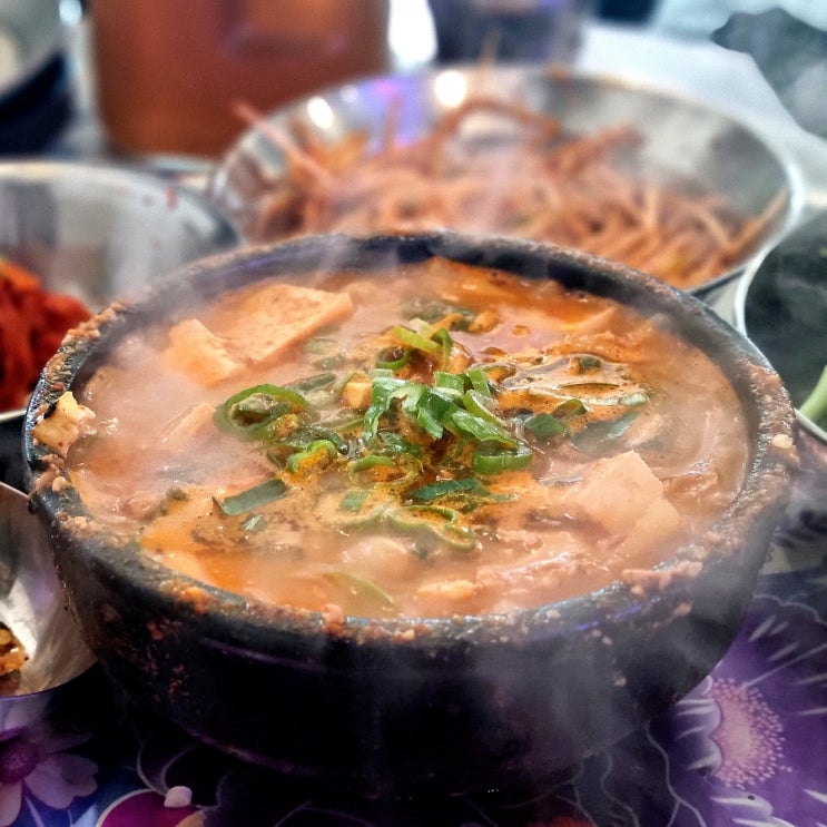  잠실 잠수교집 밑반찬 다양한 석촌호수 고기집
