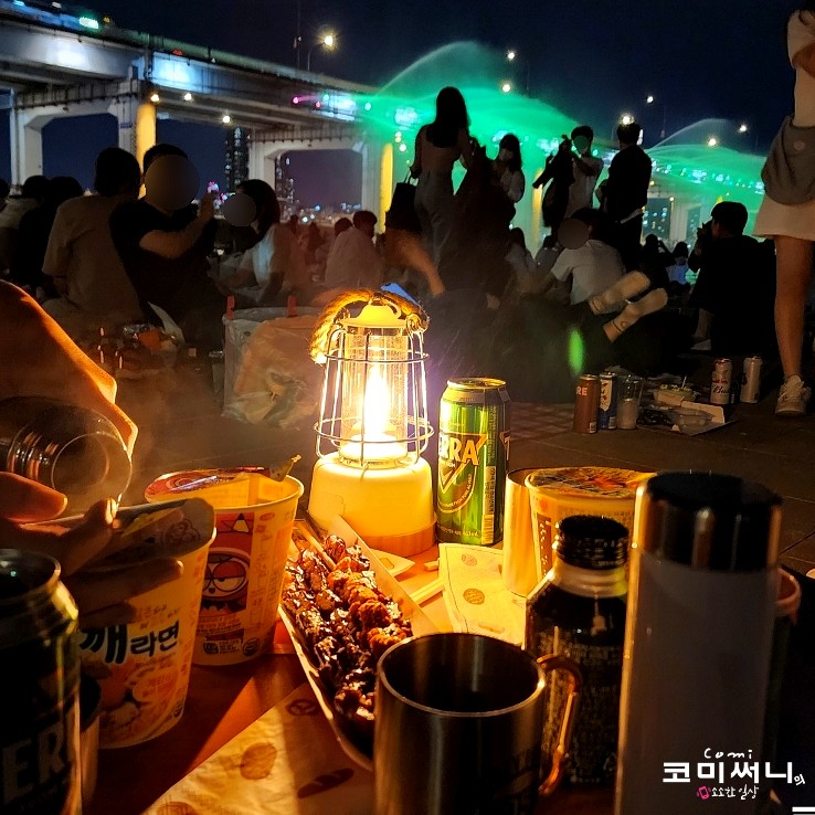 2022년 3년 만에 개최된 밤도깨비 한강 달빛 야시장 반포 한강공원 반포대교 달빛무지개분수 2022년 3년 만에 개최된 밤도깨비 한강 달빛 야시장 반포 한강공원 반포대교 달빛무지개분수