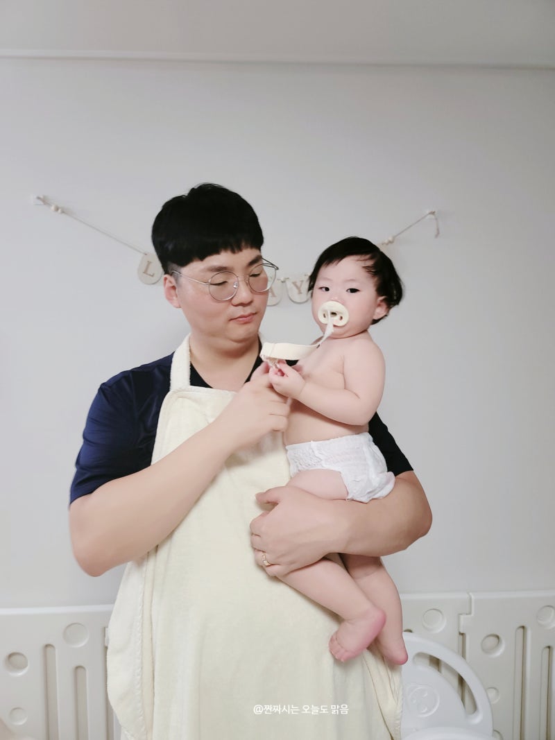 아기 목욕 시간 바쁘지 않게 말랑허니 앞치마타올 아기목욕타올